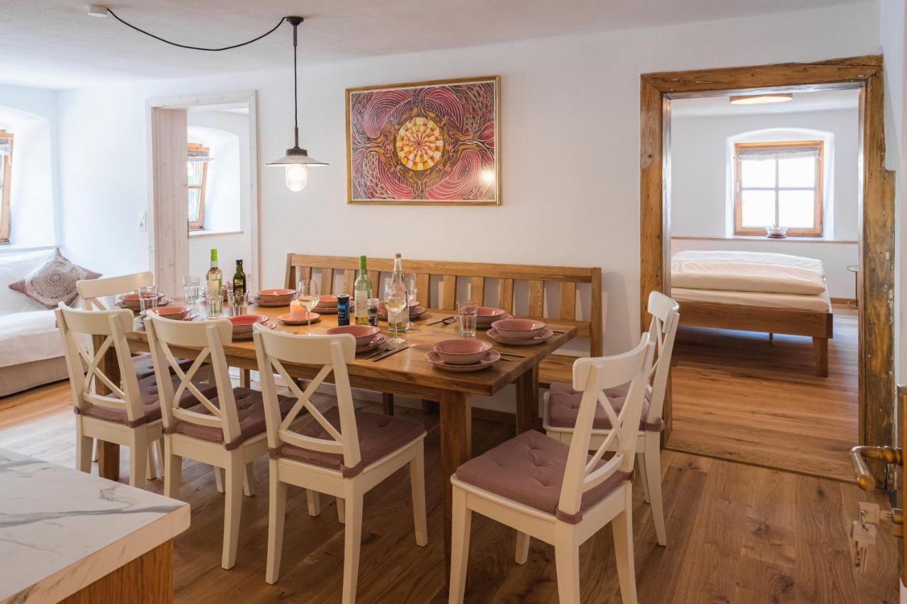 Gehobenes Ambiente In Historischer Wohnung Walting Bagian luar foto