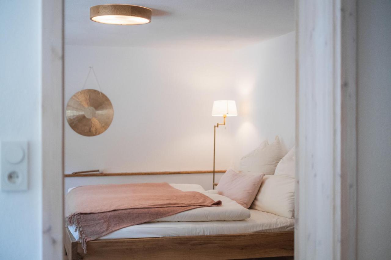 Gehobenes Ambiente In Historischer Wohnung Walting Bagian luar foto