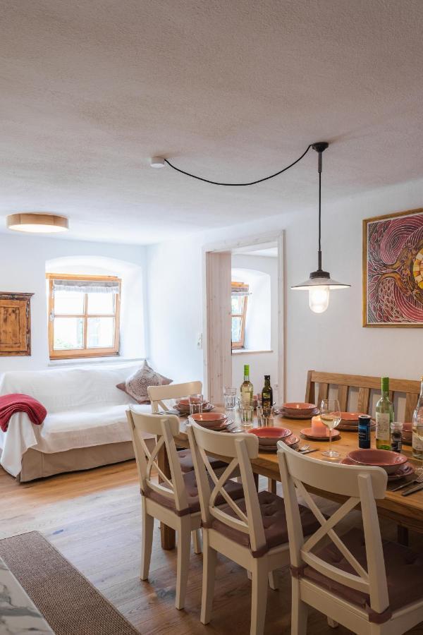 Gehobenes Ambiente In Historischer Wohnung Walting Bagian luar foto