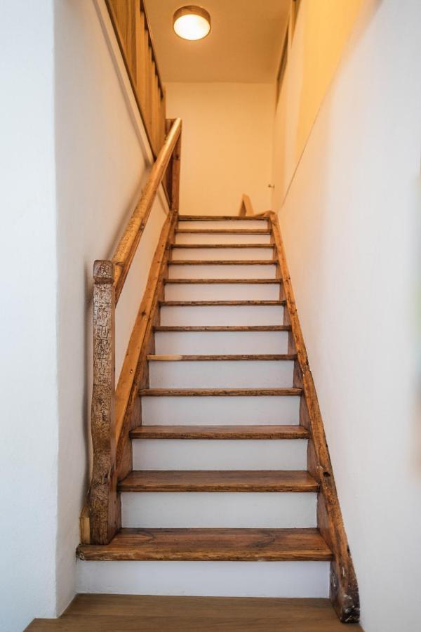 Gehobenes Ambiente In Historischer Wohnung Walting Bagian luar foto