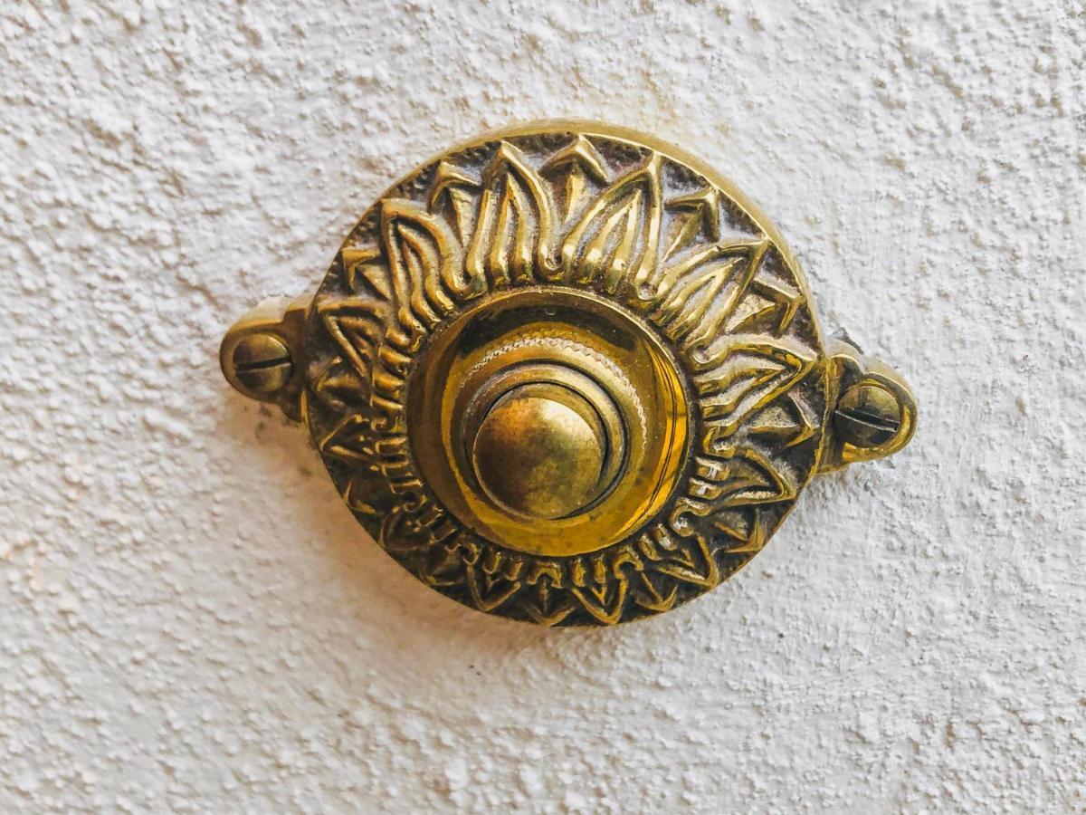 Gehobenes Ambiente In Historischer Wohnung Walting Bagian luar foto