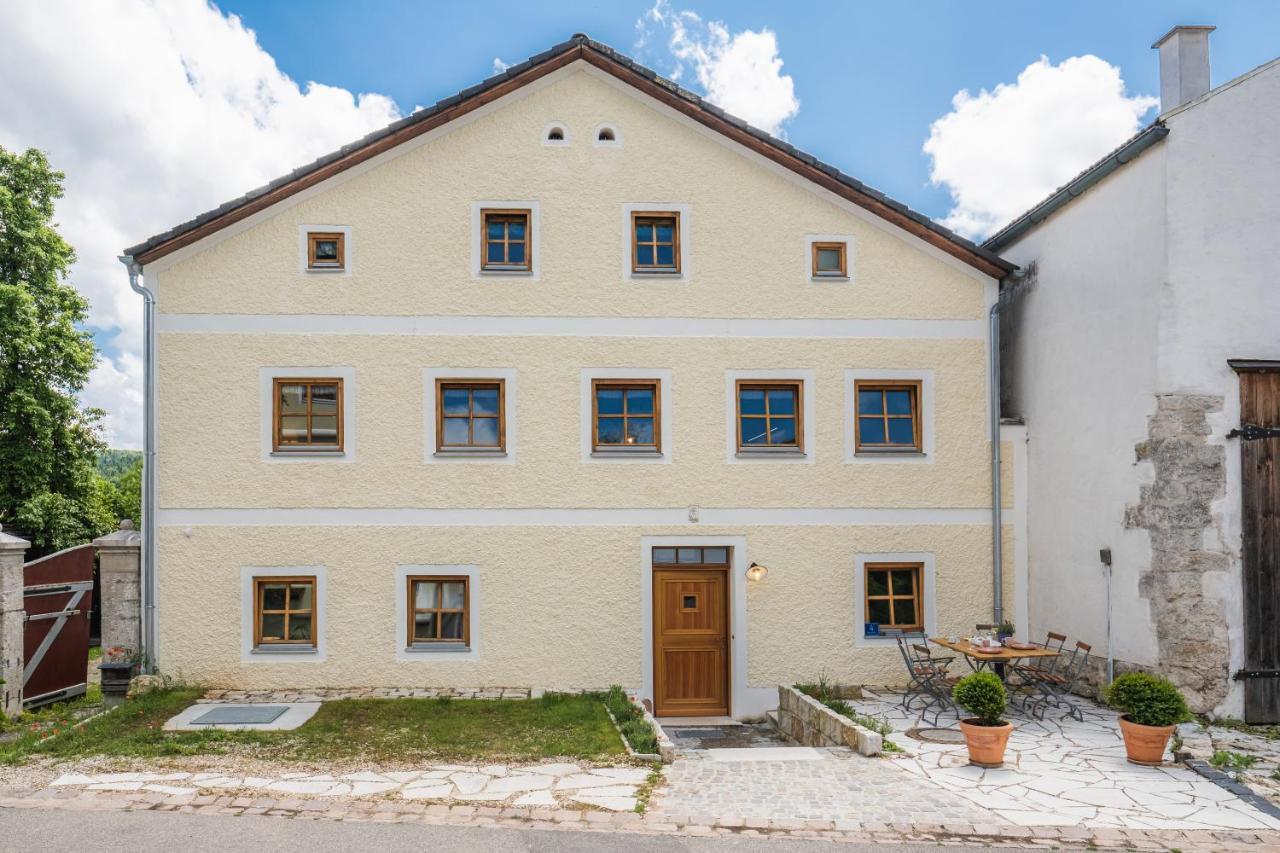 Gehobenes Ambiente In Historischer Wohnung Walting Bagian luar foto
