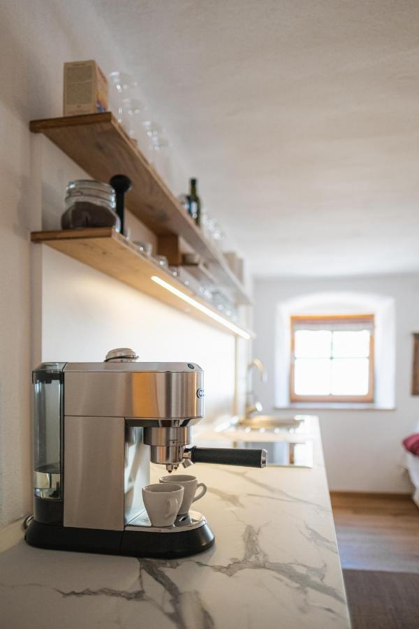 Gehobenes Ambiente In Historischer Wohnung Walting Bagian luar foto