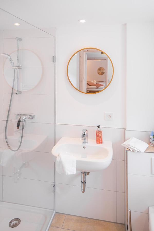 Gehobenes Ambiente In Historischer Wohnung Walting Bagian luar foto