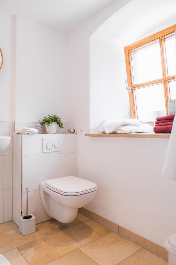Gehobenes Ambiente In Historischer Wohnung Walting Bagian luar foto