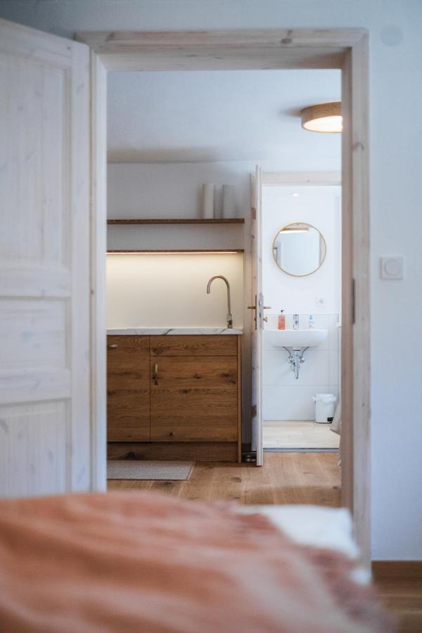 Gehobenes Ambiente In Historischer Wohnung Walting Bagian luar foto