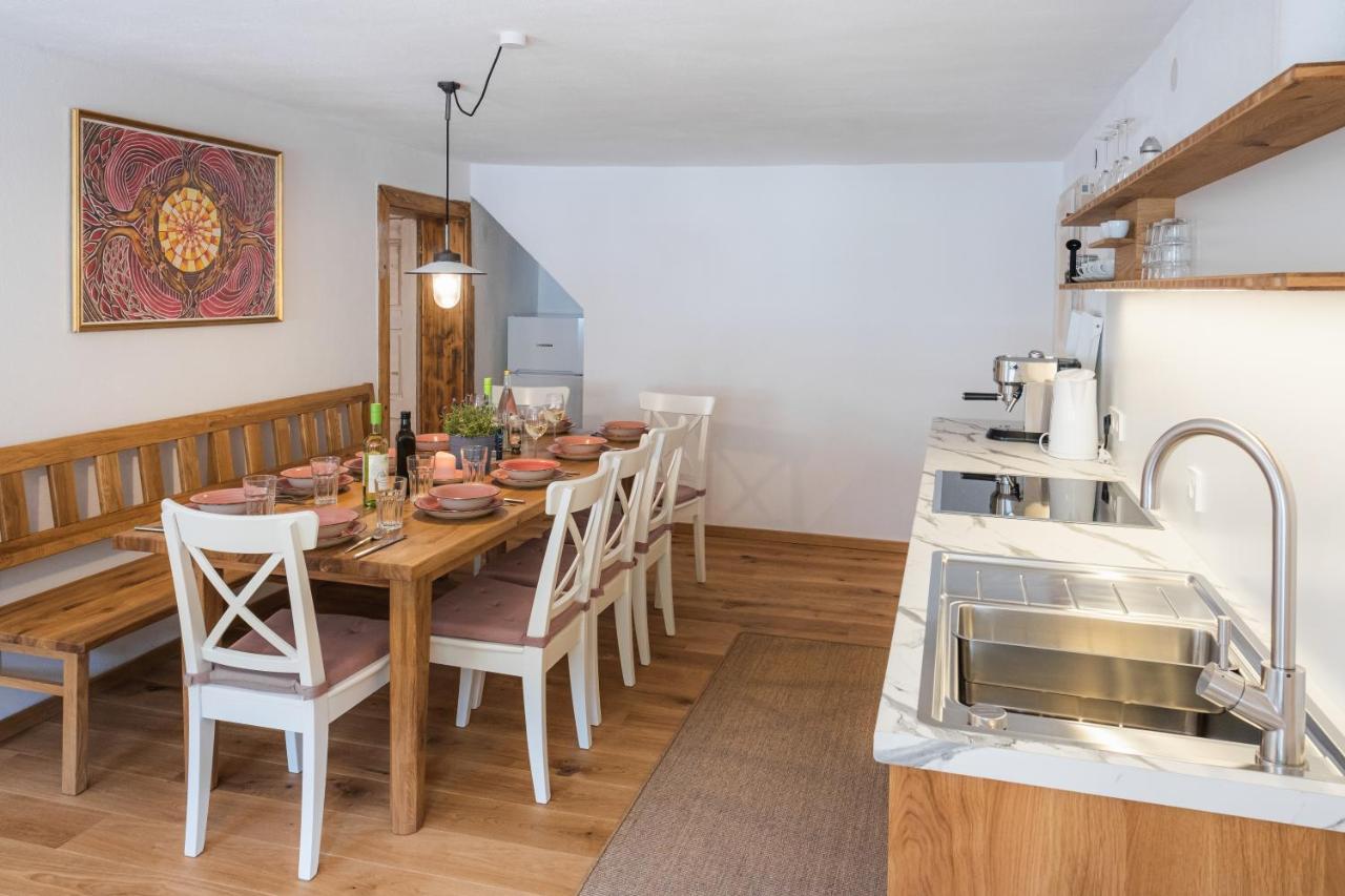 Gehobenes Ambiente In Historischer Wohnung Walting Bagian luar foto
