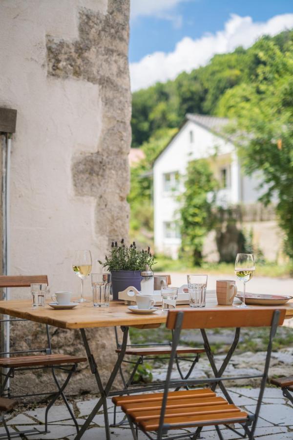Gehobenes Ambiente In Historischer Wohnung Walting Bagian luar foto
