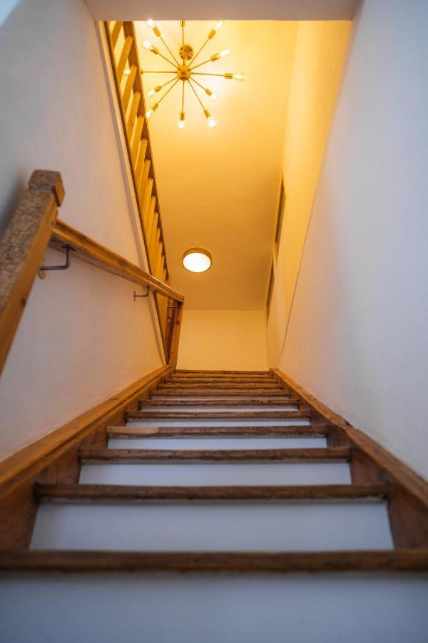 Gehobenes Ambiente In Historischer Wohnung Walting Bagian luar foto