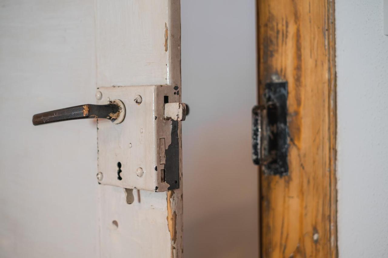Gehobenes Ambiente In Historischer Wohnung Walting Bagian luar foto