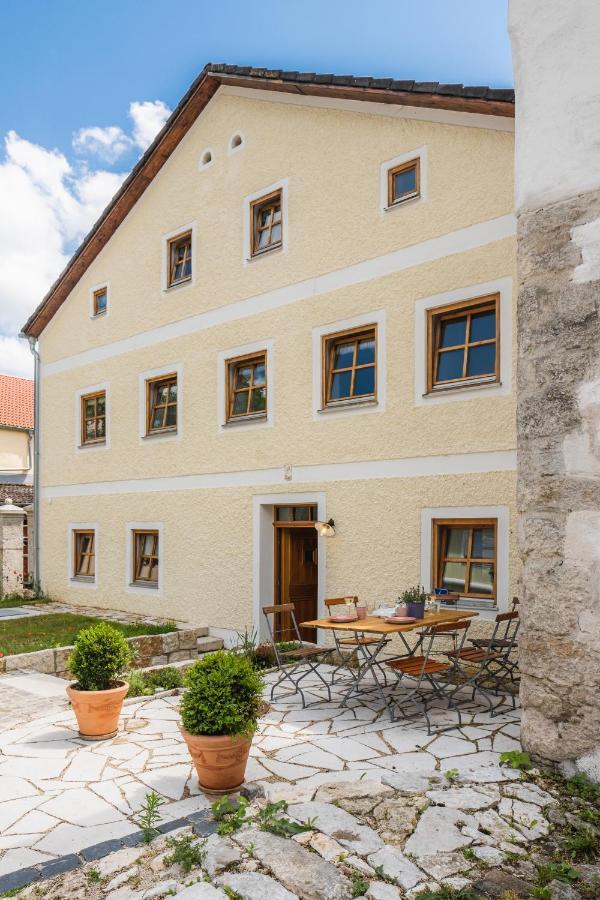 Gehobenes Ambiente In Historischer Wohnung Walting Bagian luar foto