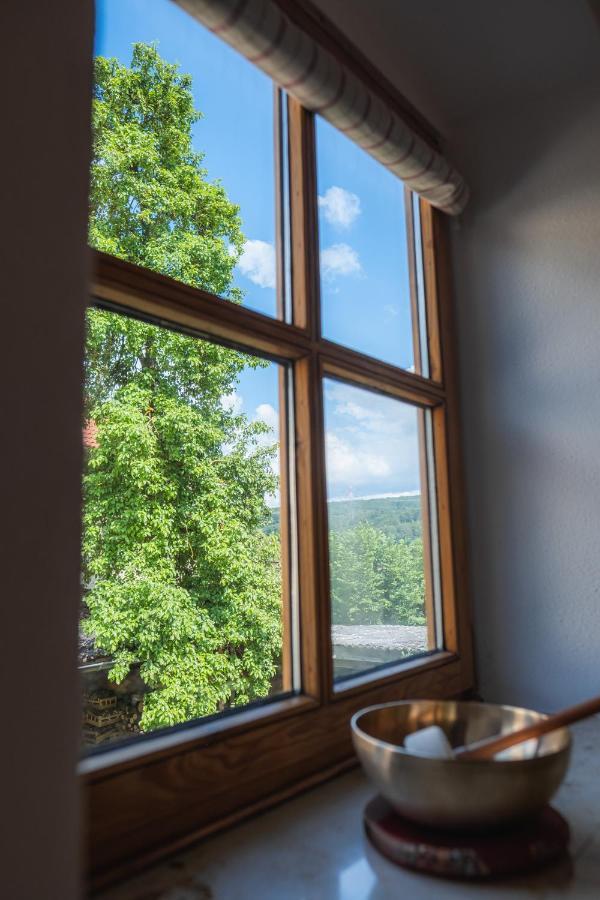 Gehobenes Ambiente In Historischer Wohnung Walting Bagian luar foto